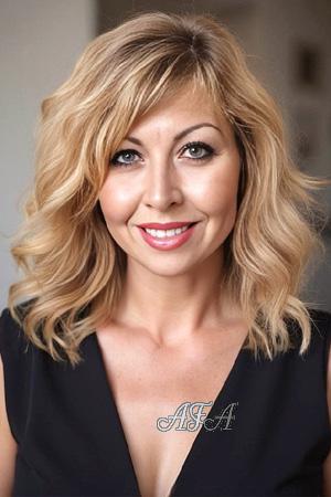 210657 - Julia Age: 52 - Norway