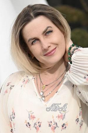 220668 - Viktoriia Age: 52 - Ukraine